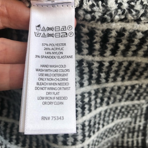 TAHARI Soft Cozy Warm Long Cardigan Sweater sz Medium - Picture 5 of 6